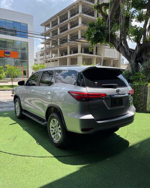 Toyota Fortuner SRV - Image 10